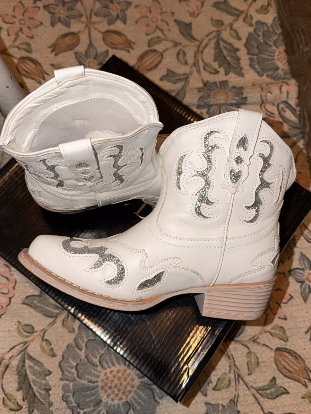 Pierre Dumas White Western Ankle Boots with Silver Glitter Inlay
